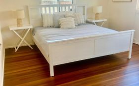 Seeside Cottage Bargara - Beach 100M, Pet-Friendly